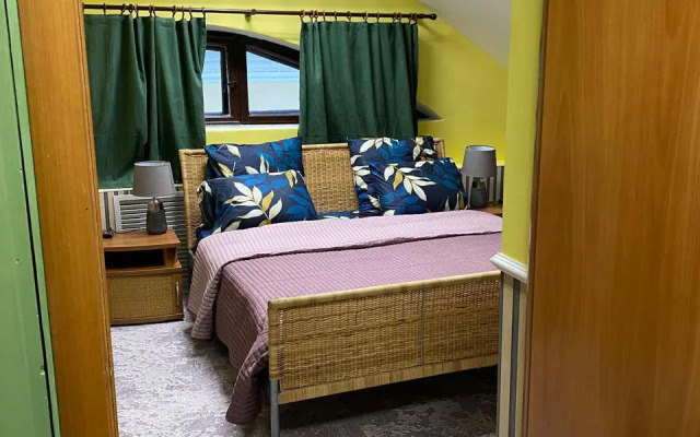 Меблированная комната Роза на ул. Большая Покровская, 48