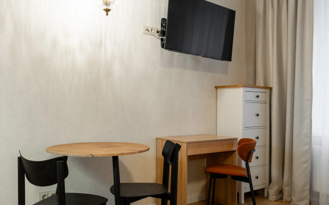 Yarkaya Studiya u Metro Pionerskaya Flat