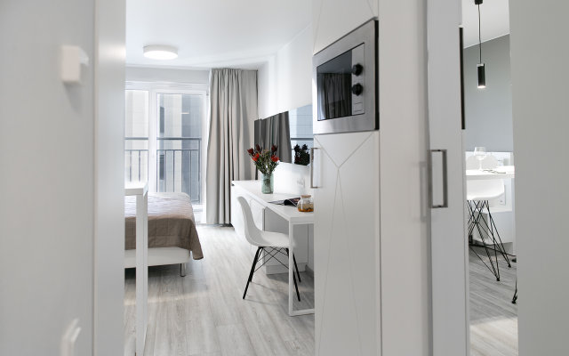 MyhomeYourhome Na Salova 61 Apartments