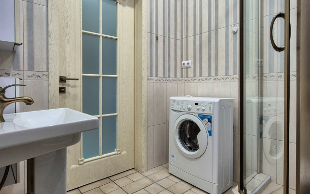 Квартира на Белорусском переулке, 1