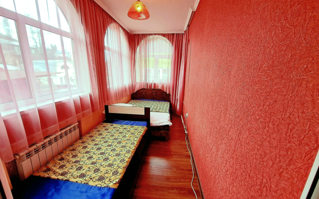 Квартира двухкомнатная на втором этаже