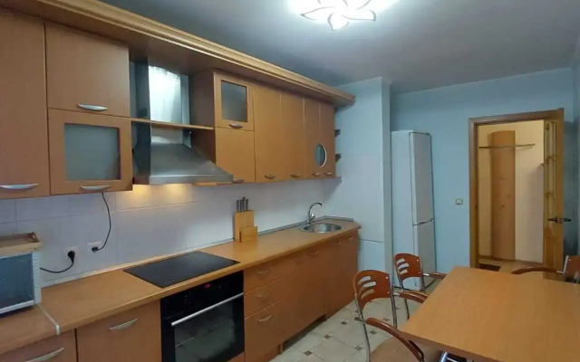 Квартира Трехкомнатная на Фабричной 1