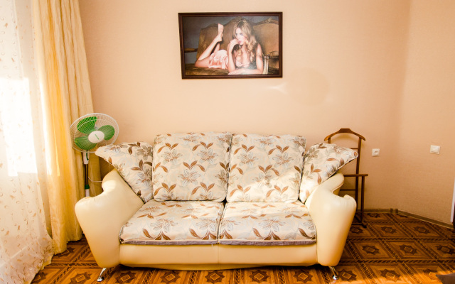 Апартаменты Квартирный Вопрос на Артема 149