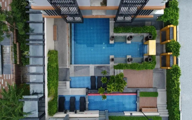 Отель The Grass Serviced Suites