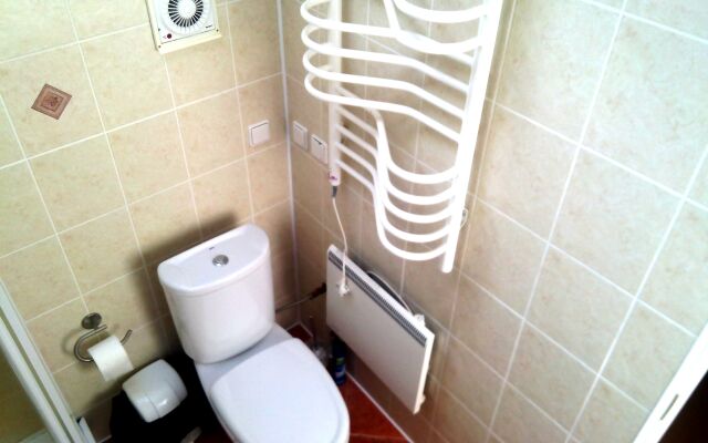 Central House Lesnoi Guest House