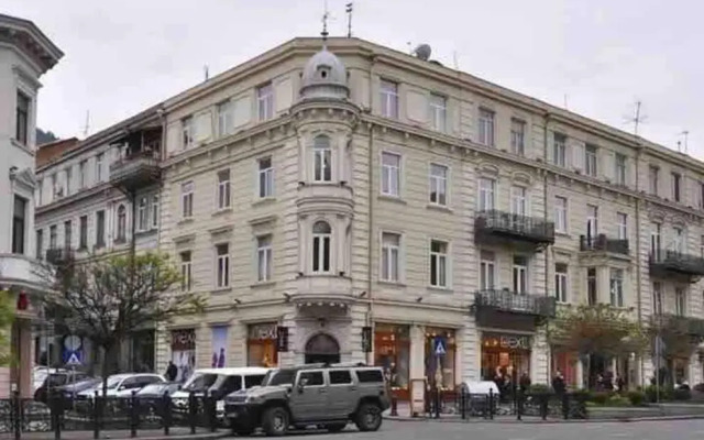 Rooftop Apartments at Rustaveli Avenue Mini hotel
