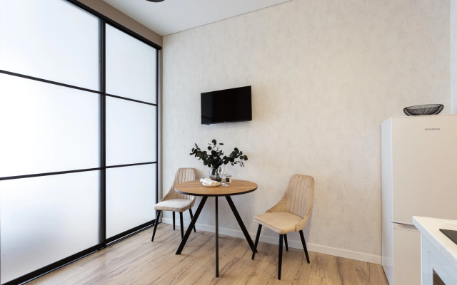 Stilnaya S Balkonom U Morya Alleya 272/3 Flat