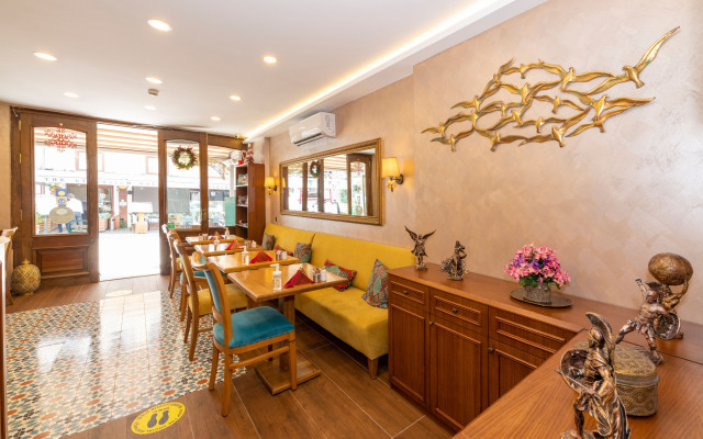 Royan Suites Boutique Hotel