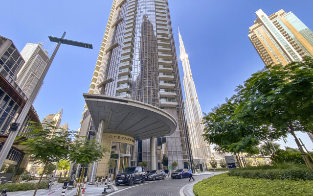 WelHome Luxury Apartment Facing Burj Khalifa with Terrace Apartments