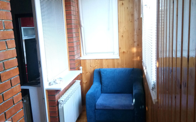 Uutnye na Peshkova 55 ryadom s bolnitsey Vodnikov Apartments