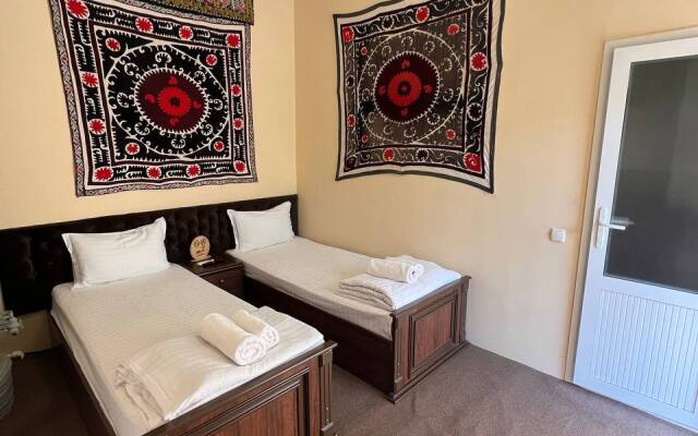Al-Motrudiy Guest House