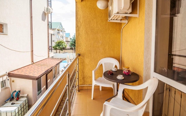 U Morya S Basseinom V Zhk Solnechny/28B Apartments