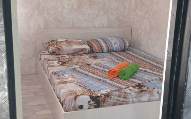 Апартаменты Двухкомнатная квартира с ремонтом рядом с озером