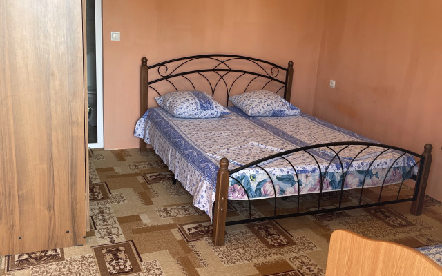 Topchyan 15 Guest house