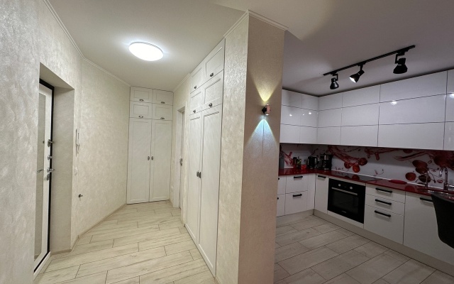 Stil'naya evro 3-h.kom.kvartira s dizajnerskim remontom v ZHK"Evropejskij" Flat