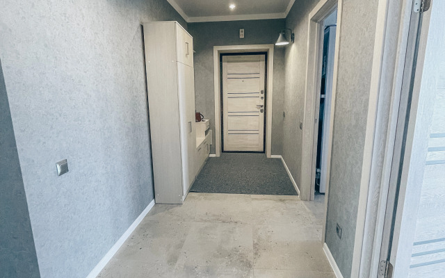 Sovremennaya S Paryaschey Krovatyyu Flat