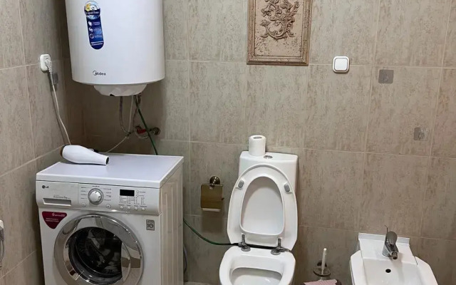 Shikarnaya Trekhkomnatnaya na Michurina Flat