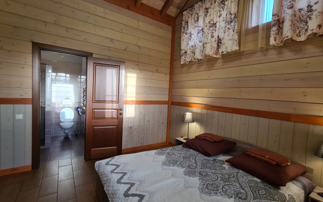 Na 12 Chelovek A2 Guest House