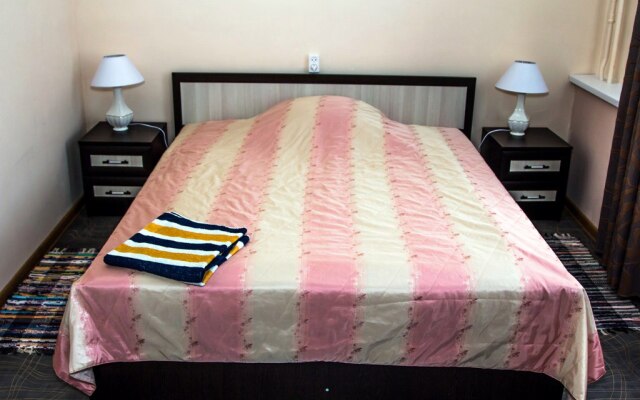 Teatralnaya 13 Guest House