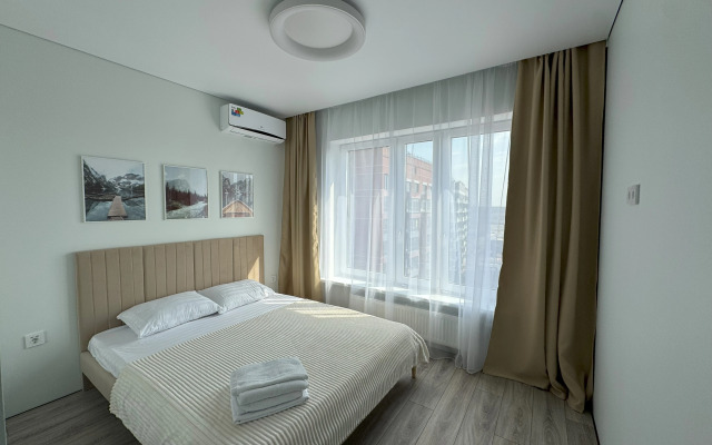 Chetyrekhmestnaya Krasivaya V Novom Rayone Divny Kvartal U Ozera Flat
