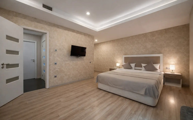Diplomat Suites