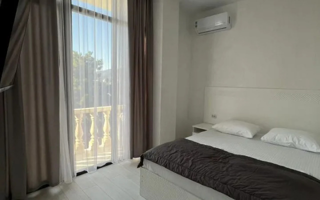 Апартаменты на Светлой 18 (308)