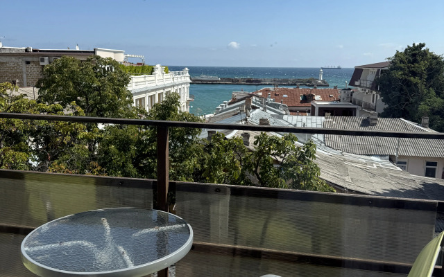 Квартира Видовая двухкомнатная Люкс с балконами на Набережной Ялты