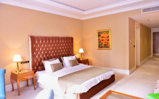 Lake Palace Hotel & Restaurant