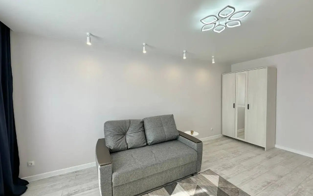 Ryadom S Readovskim Parkom Flat