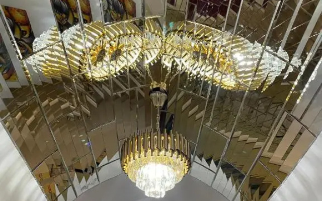 Family Grand Mirror Hotel