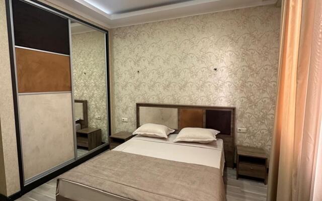 Republic Square Amiryan Flat