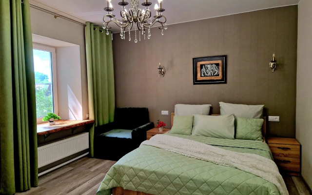 Oliviya Flat
