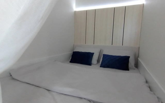 Квартира Студия White