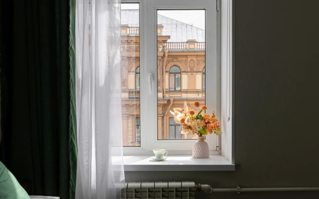 Квартира Трехкомнатная с видом на Невский проспект