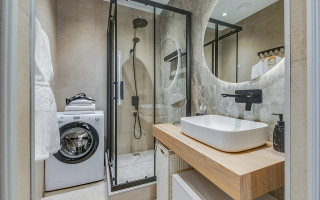 Апартаменты Трёхместные Делюкс с Видом на Город Business Apartments