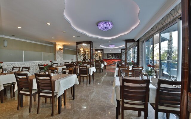 Opia Hotel