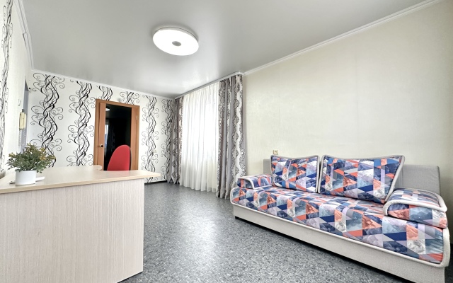 naprotiv TTS Zhemchuzhina Sibiri Apartments