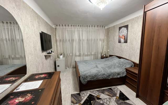 Odnushka vozle Akvaparka 20 vek Flat