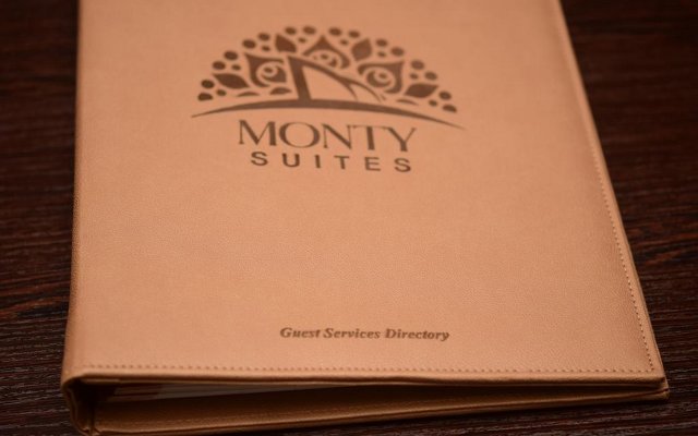 Monty Suites & Golf