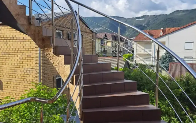 Yava Guest house