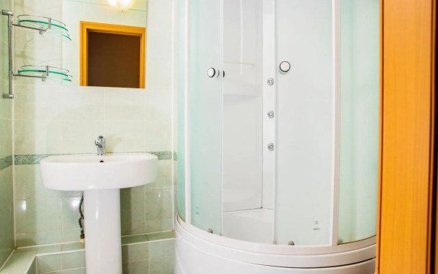 Апартаменты Просторная 2х Комнатная на Алексеева 115