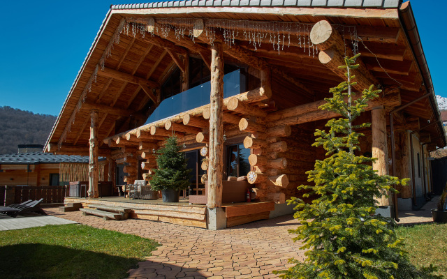 Kedr 760, 5 spalen, 12 gostej s Bassejnom i Banej Chalet