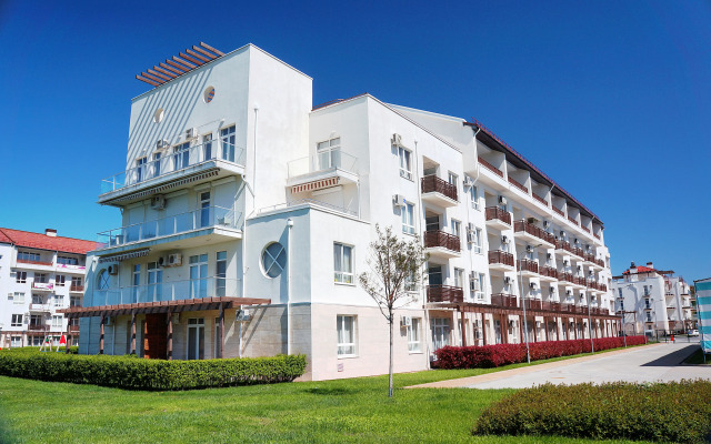 S Vidom Na More - Navy Flat