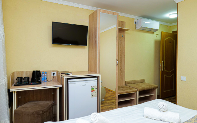 Kabir Hotel