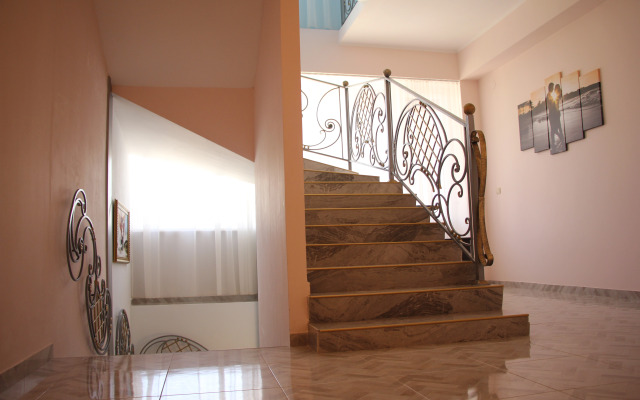 Lara Hotel