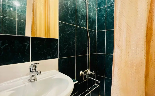 Апартаменты на Комиссара Московского 12