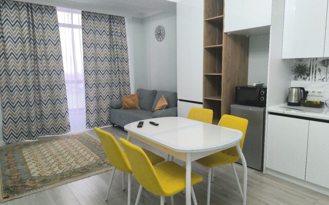 Uyutnye Apartamenty Vozle Parka Yntymak Flat