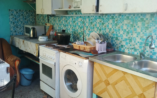 Yuzhny M Guest House