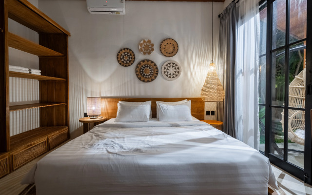 Hijau by EVDEkimi – Charming 2BR Escape with Pool, Outdoor Lounge, Lush Garden – Long Stay Extras Villa