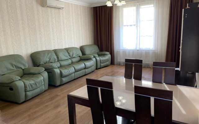3-X Komnatnaya V Samom Tsentre Adlera Flat